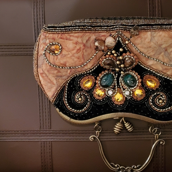 Beaded everywhere Framed Handbag Excellent Condition Beaded On Every Side - Picture 8 of 12